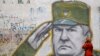 Grafit sa likom Ratka Mladića, prvostepenog haškog osuđenika u Beogradu, maj 2011. godine (Foto: Reuters/Stoyan Nenov)
