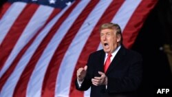 Presiden Donald Trump saat kampanye mendukung calon senator dari Partai Republik di Dalton, Georgia, 4 Januari 2021. 
