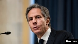 拜登的国务卿人选布林肯(Anthony Blinken)2021年1月19日在参议院外委会接受质询（路透社转发媒体联访照片）