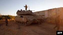 Militer Israel disiagakan dekat perbatasan Lebanon Rabu (19/4), pasca serangan 4 roket dari Lebanon ke Israel. 