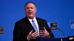 资料照片:美国国务卿蓬佩奥在布鲁塞尔北约外长会议记者会期间对媒体讲话。(2019年11月20日)