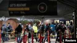 2020年5月18日美国密西根州沃伦卡车装配厂复工。