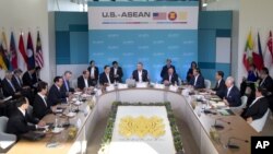 Tổng thống Obama phát biểu tại cuộc họp với các lãnh đạo 10 nước thành viên ASEAN tại Sunnylands ở Rancho Mirage, bang California.