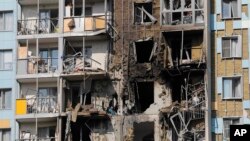 Pogled na lokaciju oštećene višespratne stambene zgrade nakon navodnog ukrajinskog napada dronom u Ramenskome, u blizini Moskve, Moskovska oblast, Rusija, 10. septembra 2024.