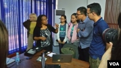 លោក​ស្រី​បណ្ឌិត​ ​Ayanna Howard​ ​​ចូលរួម​ចែករំលែក​បទ​ពិសោធន៍​ក្រោម​ប្រធានបទ​ ​«អនាគត​មនុស្ស​យន្ត​ ​និង​ភាព​វៃ​ឆ្លាត​សិប្ប​និមិត្ត»​ ​(The Future of Robots and AI)​ ​នៅឯ​វិទ្យាស្ថាន​បច្ចេកវិទ្យា​កម្ពុជា​ ​កាល​ពី​ថ្ងៃ​អង្គារ​ ​ទី០៤ ខែ​កញ្ញា​នេះ។ (ណឹម សុភ័ក្រ្តបញ្ញា/VOA)