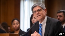 资料照片：雅各布·卢2023年10月18日在参议院外交关系委员会美国驻以色列大使提名听证会上发表讲话。 