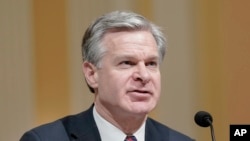 Direktur FBI Christopher Wray memberikan keterangan di depan Komisi DPR AS di Washington, DC Rabu (31/1).