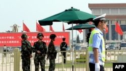 2014年8月3日，中国武装警察把守在北京天安门广场。 