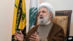 មេដឹកនាំ​រង​ក្រុម​ហេសបូឡា (Hezbollah) លោក Naim Kassem និយាយ​ជាមួយ​អ្នក​សាព័ត៌មាន​កាលពីថ្ងៃទី​២​កក្កដា ឆ្នាំ២០២៤។