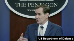 五角大楼发言人柯比（John Kirby）2021年2月2日主持国防部记者会（美国国防部视频截图）