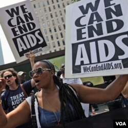 Aktivis HIV/AIDS berdemonstrasi di New York, AS (21/6).