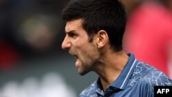 Reaksi Novak Djokovic saat laga final tunggal putra turnamen Paris Masters antara Djokovic melawan petenis Rusia, Karen Kachanov, di Paris, Minggu, 4 November 2018.