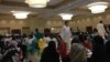 Suasana salat Idul Fitri 2017 bersama komunitas muslim lokal di Virginia (Dok: VOA)