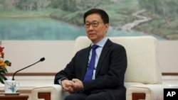 Kineski potpredsednik Han Dženg prisustvuje sastanku u Velikoj sali naroda u Pekingu, 11. januara 2025.