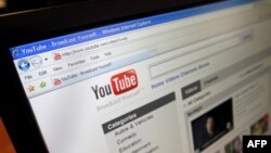 Alana Boyd dari Australia melewati palang dengan mulus pada final lompat galah putri. (Foto: AP) 