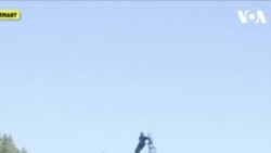 လေမှာပျံဝဲ စက်ဘီးစီးပြခဲ့တဲ့ ပိုလန်နိုင်ငံသား