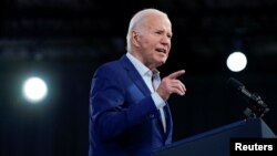 Predsednik SAD na mitingu u Severnoj Karolini u petak, 28. juna 2024. (REUTERS/Elizabeth Frantz)
