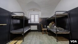 11일 볼로디미르 젤렌스키 우크라이나 대통령이 소셜미디어 X를 통해 생포한 북한군의 모습이라며 사진을 공개했다. (사진출처: X@ZelenskyyUa)