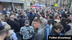 Reporter KTV Zrenjanin Nemanja Šarović priveden je u policijsku stanicu u centru Beograda (Foto: FoNet/Marko Dragoslavić)