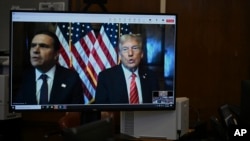 Novoizrabrani predsjednik Dpnald Tramp sa advokatom virtuelno prisustvuje izricanju kazne u Njujorku (Foto: Curtis Means/Pool Photo via AP) 