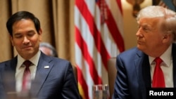 资料照片：美国国务卿卢比奥参加总统特朗普于2025年2月26日在华盛顿主持的首次内阁会议。