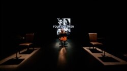 អ្នកលេងឧបការណ៍ភ្លេងសែលឡូ (Cello) នៅឆាកនៃ​រឿងល្ខោន «Four Children» ឬ «កុមារបួននាក់»នៅ​រោង​មហោស្រព Kansas City Actors ក្នុងទីក្រុង Kansas រដ្ឋ Missouri។ (Kansas City Actors)