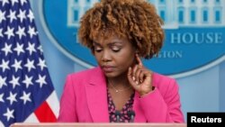 Sekretaris Pers Gedung Putih Jean-Pierre mengadakan konferensi pers harian di Gedung Putih di Washington. (Foto: Reuters)