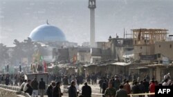 Hiện trường vụ tấn công tự sát tại Kabul, Afghanistan vào lúc người hành hương Hồi giáo Shia tụ tập gần 1 ngôi đền để dự lễ Ashura, thứ ba 6/12/2011