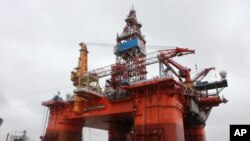 图为老一代的“海洋石油981”钻井平台。