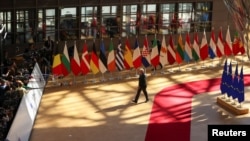 FILE: KTT Para Pemimpin Uni Eropa terkait sanksi minyak Rusia sebagai tanggapan atas invasi Rusia ke Ukraina, di Brussels, Belgia 31 Mei 2022. (REUTERS/Johanna Geron)