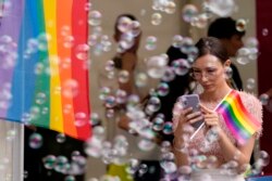 Učesnice Belgrejd prajda, u Begradu, 18. septembra 2021. (Foto: AP, Darko Vojinović)