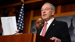 艾奥瓦州参议员查克·格拉斯利在国会山的新闻发布会上发言。（2018年12月19日）