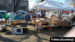 Grupa studenata pod nazivom Studenti 2.0 okupljena je u Pionirskom parku, ispred zgrade Predsedništva Srbije (Foto: FoNet/Davor Lukač)