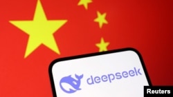 Logo của Deepseek trên nền cờ Trung Quốc.