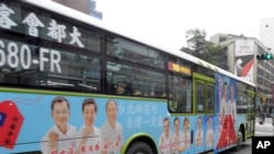 竞选广告随着公车满街跑