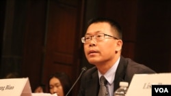 维权律师滕彪在国会作证（美国之音杨晨拍摄）