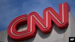 Znak CNN-a na zgradi ove medijske organizacije u Atlanti, fotografisan
21. aprila 2022. (Foto: AP/Mike Stewart)