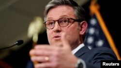 Predsedavaući Predstavničkim domom SAD Majk Džonson (R-LA) govori na konferenciji za novinare republikanaca nakon njihovog sastanka rukovodstva, na Kapitol Hilu, Vašington, 13. novembar, 2024. (Foto: REUTERS/Nathan Howard)