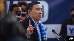 杨安泽1月14日在纽约晨边公园宣布竞选纽约市长 （美联社）