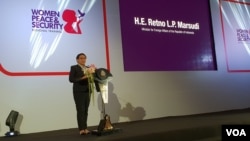 Menlu RI Retno LP Marsudi membuka acara "Regional Training on Women, Peace and Security, di Jakarta, Senin (8/4) (VOA/Ghita).