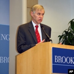 美国布鲁金斯学会东北亚研究中心主任卜睿哲