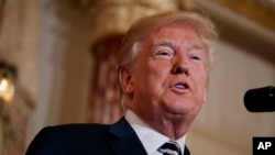 美国总统川普在国务卿蓬佩奥在国务院举行的礼仪性的宣誓就职仪式上讲话。（2018年5月2日）