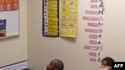 美国一所小学中学习中文的小学生