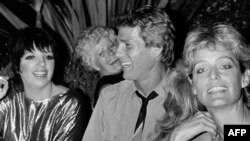 Rajan O'Nil sa tadašnjom suprugom Farom Foset i Lajzom Mineli u Monaku, 22. jula 1982. (Foto: AFP/Ralph Gatti)