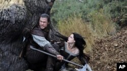 Putri Salju versi modern ikut bertempur dalam perang dan menyelamatkan pangeran (Foto: VOA).