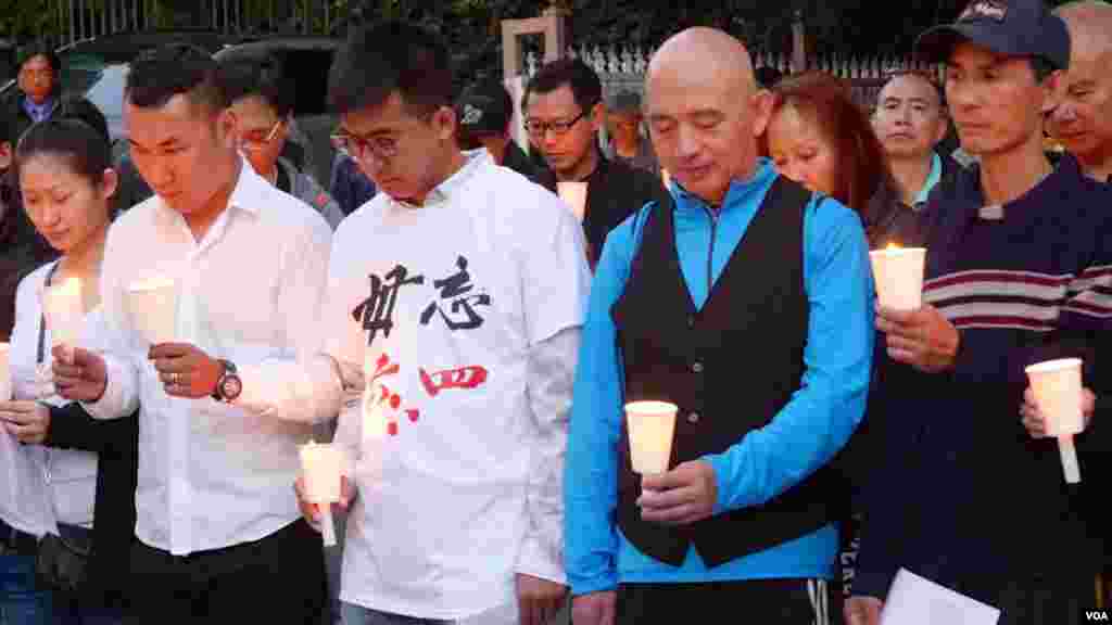 默哀26年前的死难者（美国之音国符拍摄）