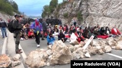 ARHIVA - Blokade na Cetinju pred ustoličenje vladike Joanikija, 5. septembra 2021.