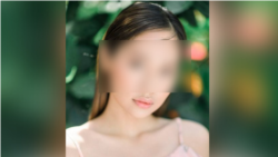 កញ្ញា មាន ពេជ្ររីតា ដែល​ជា​ពិធី​ការិនី​ទូរ​ទស្សន៍​ម្នាក់ បាន​ដាក់​ពាក្យ​បណ្តឹង​ទៅ​តុលា​ការ​ប្រឆាំង​នឹង​លោក​ឧកញ៉ា ហេង សៀ ចុះ​ថ្ងៃ​ទី​១១ ខែ​ឧសភា ឆ្នាំ២០២១ ពី​បទ​«ប៉ុន​ប៉ង​រំលោភ​សេព​សន្ថវៈ» តប​នឹង​ពាក្យ​បណ្តឹង​របស់​ឧកញ៉ា​រូប​នោះ។ (រូបថត៖ My TV Plus)