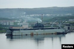 Російський авіаносець "Адмірал Кузнєцов"