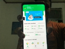 Aplikasi PIKOBAR dapat diunduh lewat Play Store. (Photo: VOA/Rio Tuasikal)
